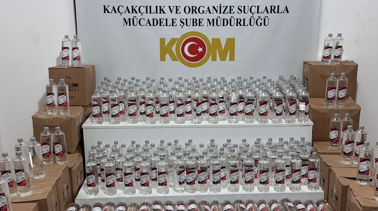 Samsun'da 1 Ton Etil Alkol Ele Geçirildi: 2 Şüpheli Gözaltına Alındı