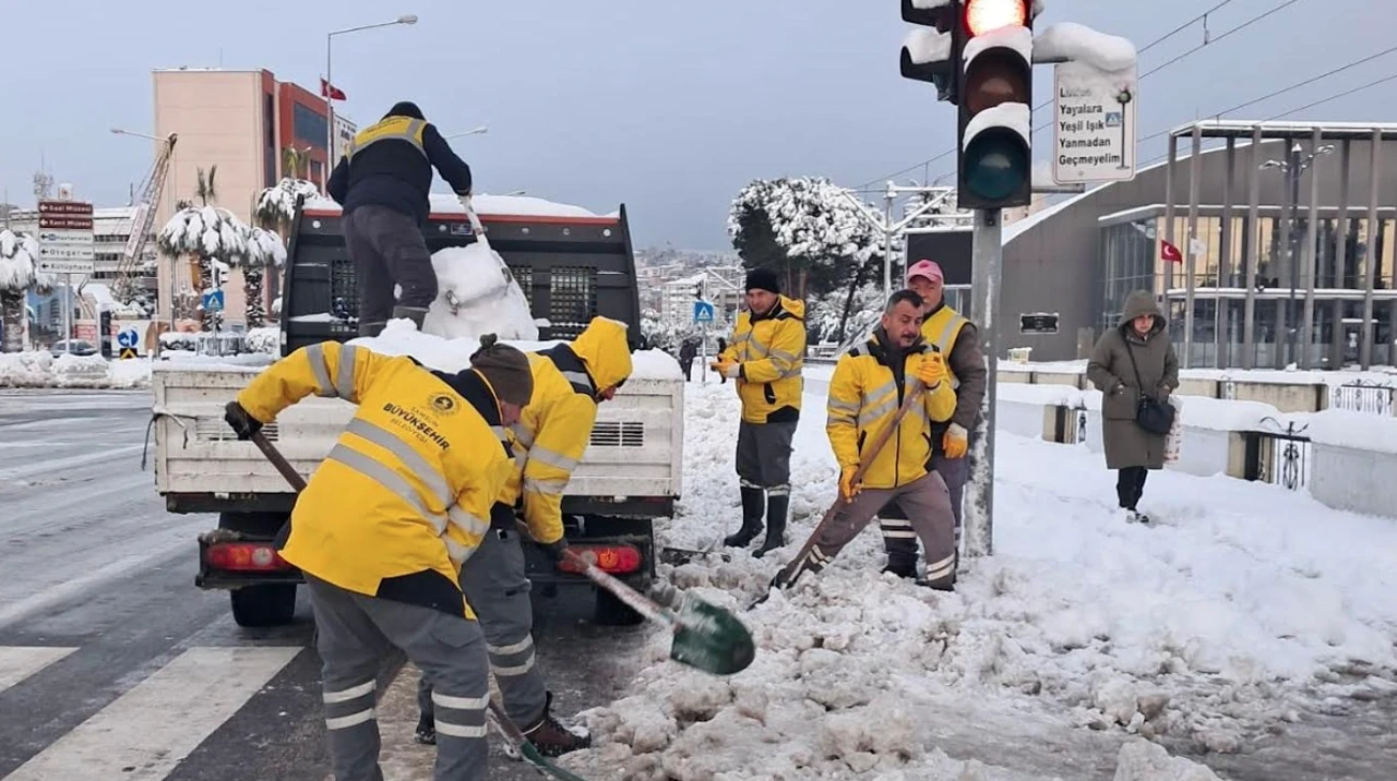 SBB, 800 Personel İle Samsun'da Kar Temizleme Çalışması Yapıyor