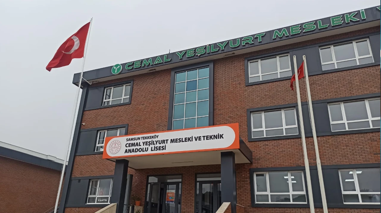 Samsun’da Öğrenciler Soğukla Mücadele Ediyor: Pazar Günleri Kaloriferler Yanmıyor