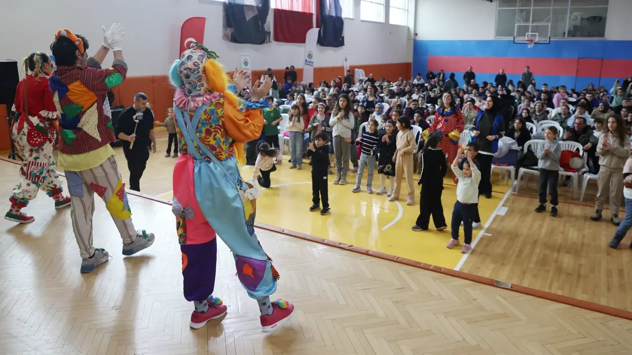 İlkadımlı Minikler Ramazan Çocuk Şenliği'nde Doyasıya Eğlendi