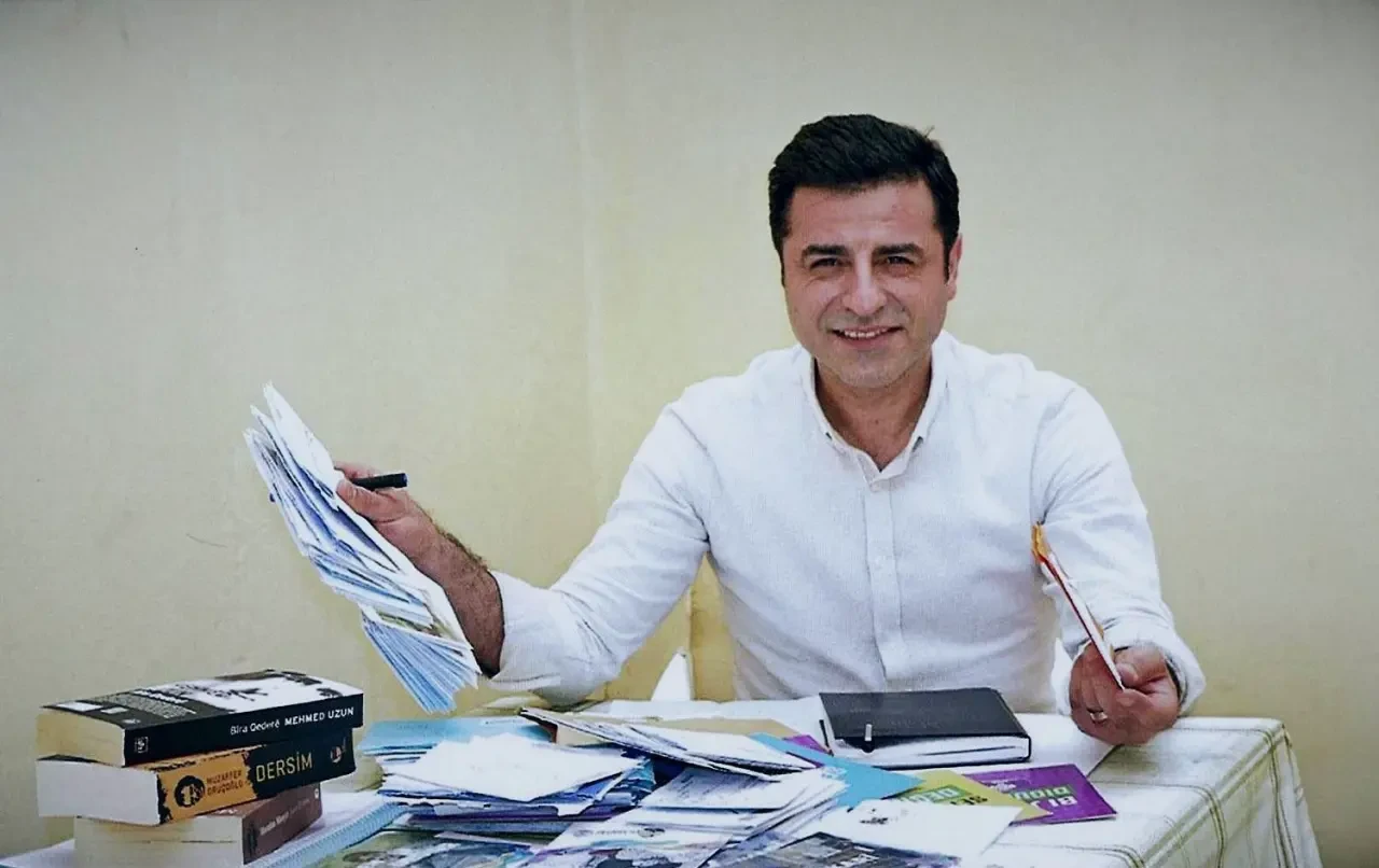 Selahattin Demirtaş, Cumhurbaşkanı Erdoğan ve MHP lideri Bahçeli'ye övgüler yağdırdı!