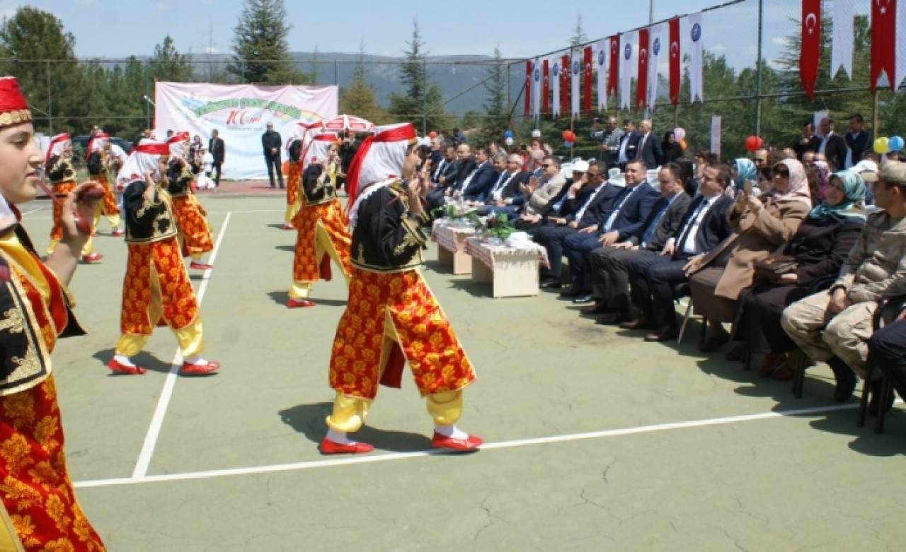 Samsun&#039;da &#039;100. Yıl Vezirsuyu Çocuk Şenliği&#039;