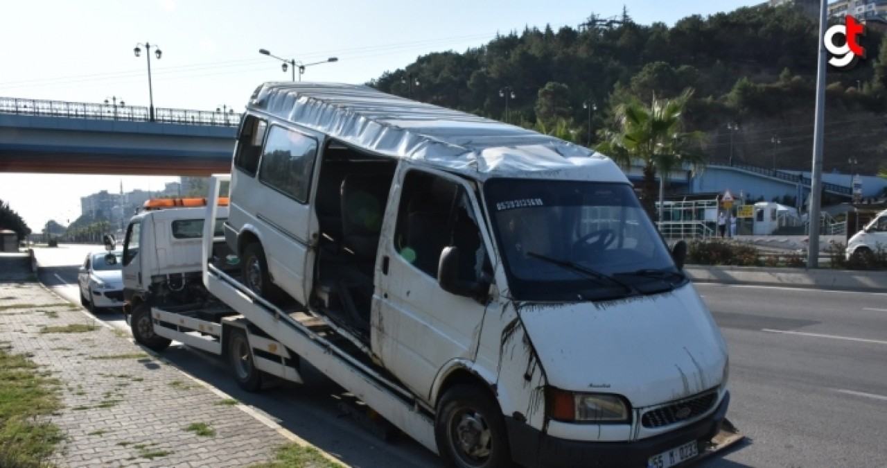 Samsun&#039;da yolcu minibüsü ile otomobil çarpıştı: 12 yaralı