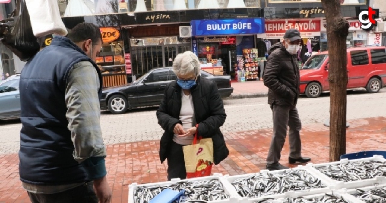 Samsun&#039;da hamsinin kilogram fiyatı görenleri şaşkına çevirdi