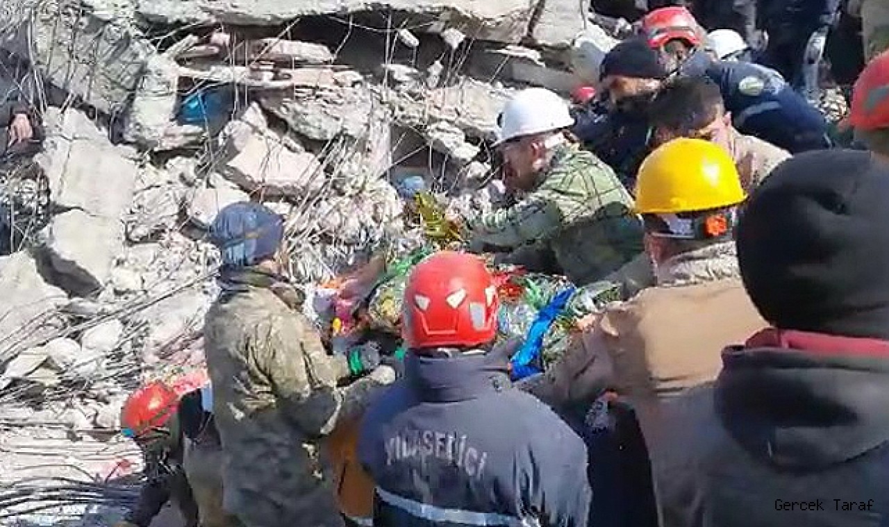 Samsun CAK Ekipleri Enkaz Altında Kalan Çocuğu 129 Saat Sonra Sağ Olarak Kurtardı