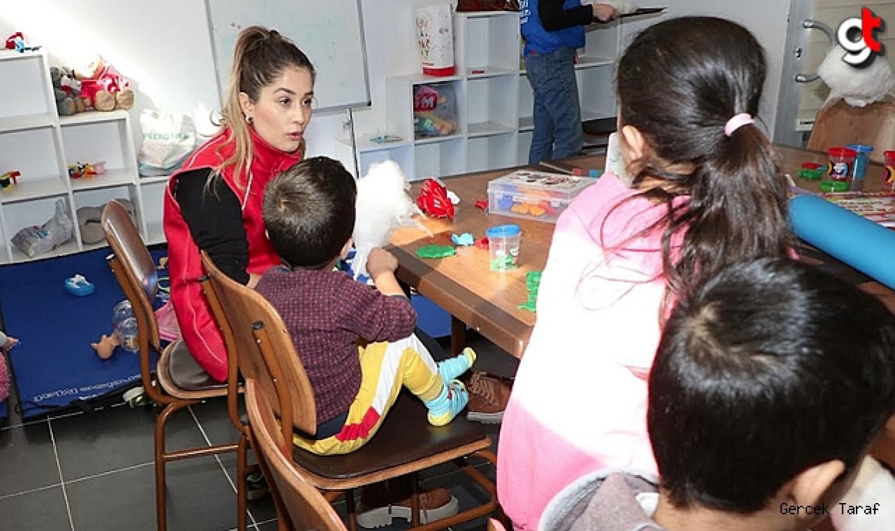 Samsun'da depremzede çocuklara pamuk şeker