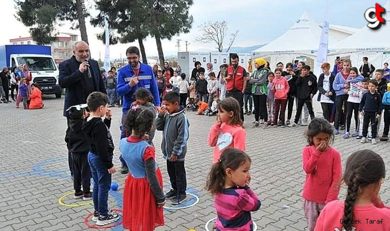 Başkan Sandıkçı Deprem Bölgesinde Depremzedelerle İftar Yaptı