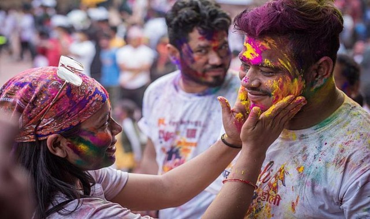 Nepal'deki Holi Festivali'nden Renkli Görüntüler