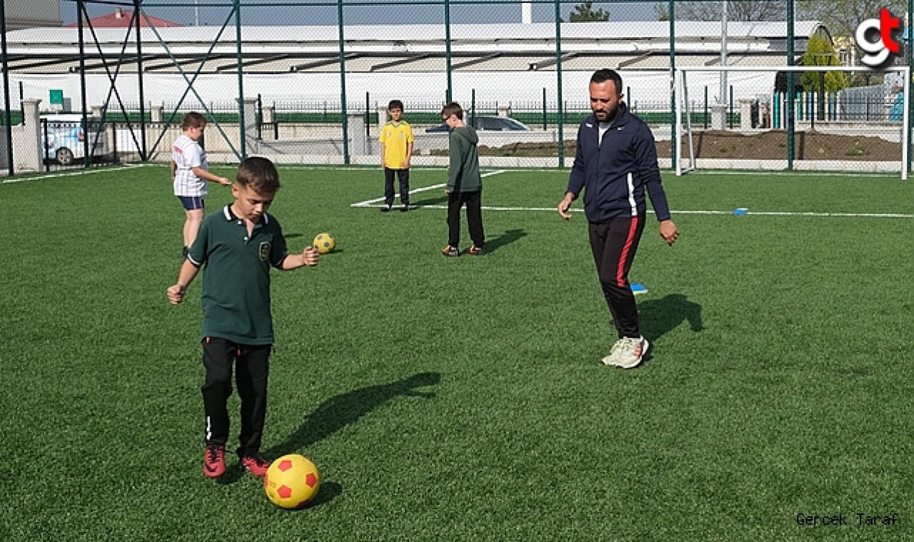 Tekkeköy’de öğrencilere futbol eğitimi