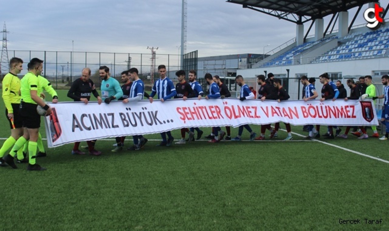 Tekkeköyspor  Vezirköprü Belediyespor karşılaşması öncesi şehitler anıldı