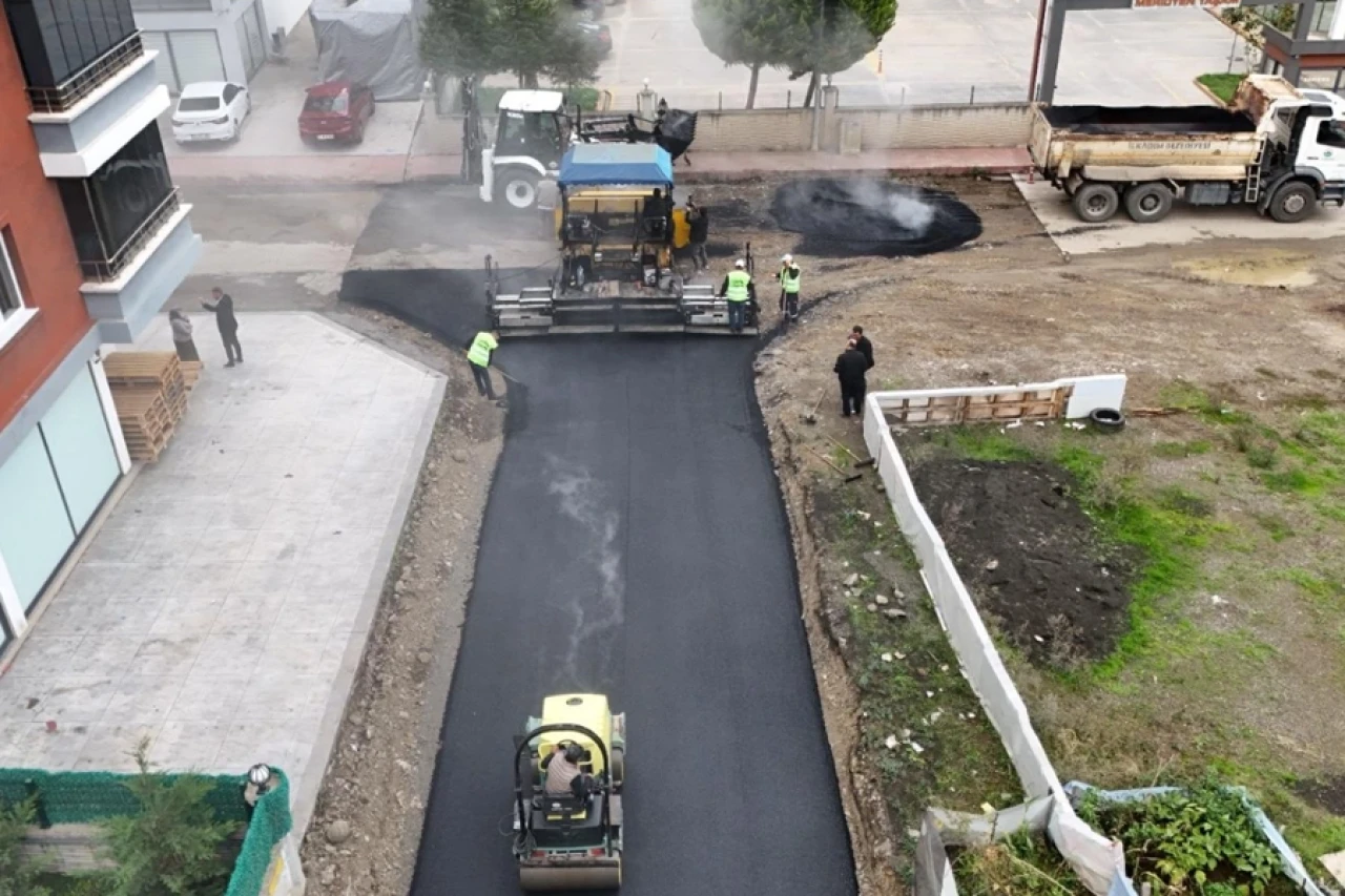 İlkadım’da Yol Asfaltlama Çalışmaları Tüm Hızıyla Devam Ediyor