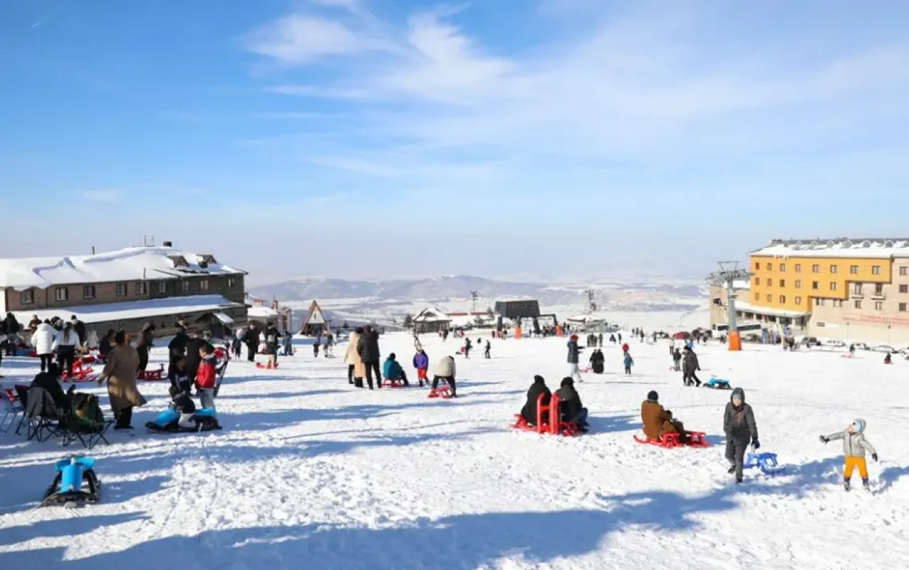 Akdağ Kayak Merkezi’nde Sezon Coşkuyla Başladı