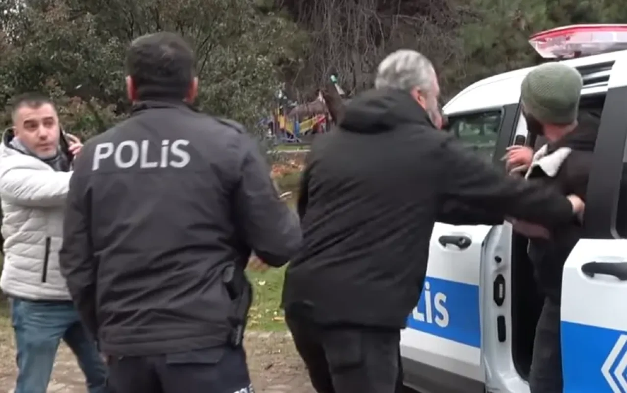 Samsun'da Parkta Arkadaşını Bıçaklayan Şahıs Polise Direndi