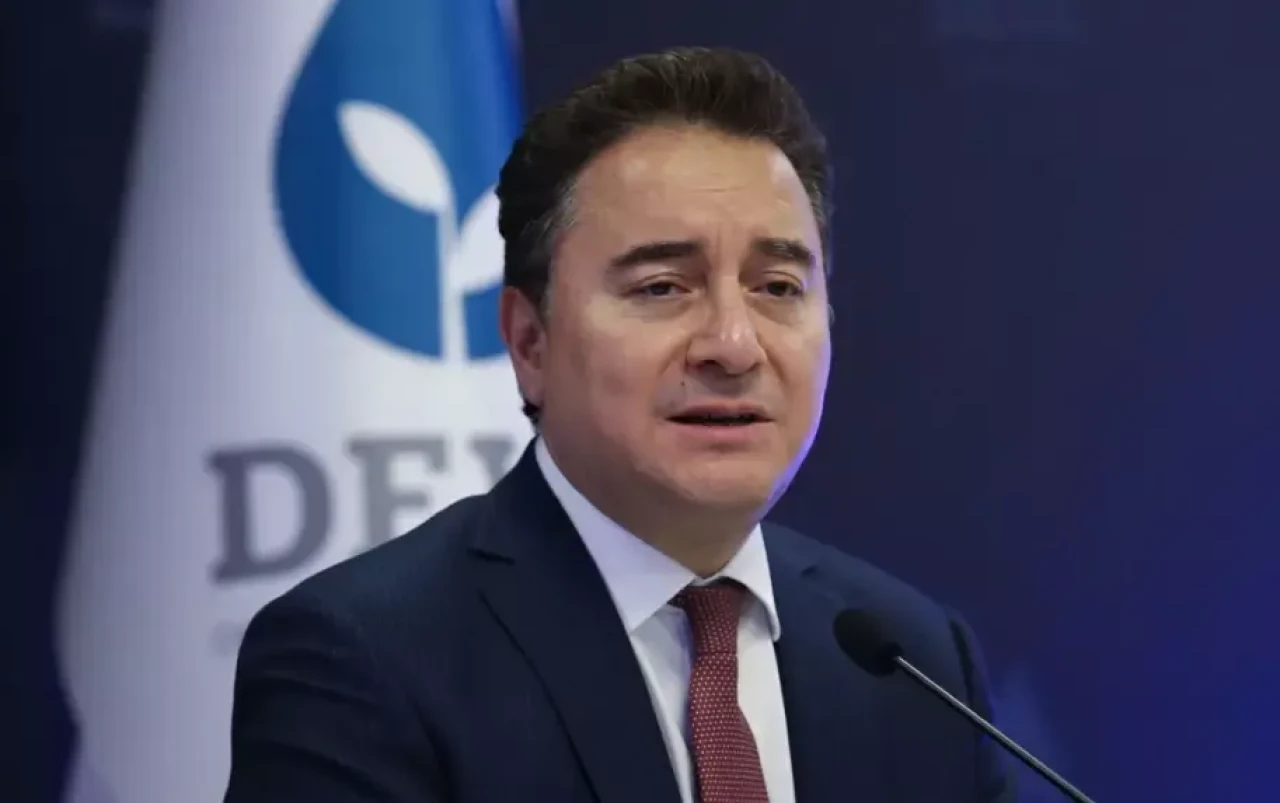 Babacan: 2025 yılı bütçesinde vergi gelirlerini %46 artırıp işçiye yüzde 30 zam vermek kul hakkıdır