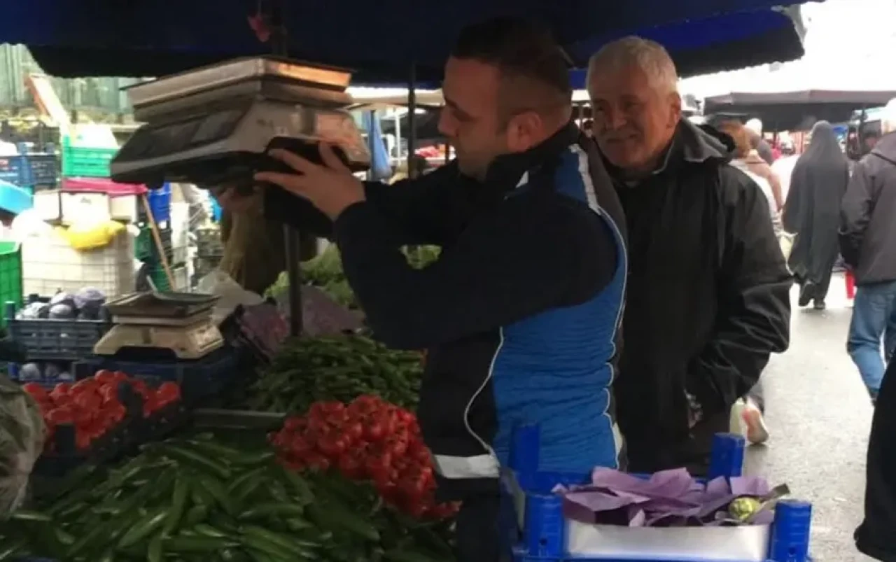 İlkadım Belediyesi’nden Pazar Yerlerinde Etiket ve Gramaj Denetimi