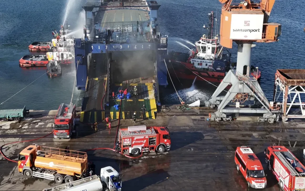 Samsun Limanı’ndaki Kuru Yük Gemisi'nde Yangın Çıktı