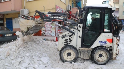 Canik Belediyesi Karla Mücadeleye Devam Ediyor