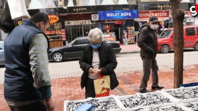 Samsun&#039;da hamsinin kilogram fiyatı görenleri şaşkına çevirdi