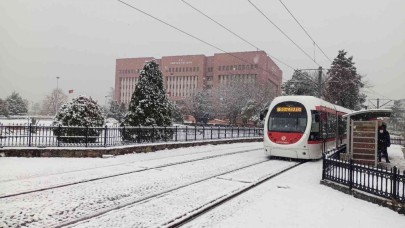 Samsun&#039;da kar yağışı nedeniyle 3 ilçede 20 mahallenin yolu kapandı