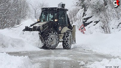 Samsun'da 50 mahallenin yolu kar ile kapandı