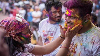 Nepal'deki Holi Festivali'nden Renkli Görüntüler