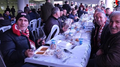 Tekkeköy Belediyesi, Samsunspor taraftarına iftar verdi