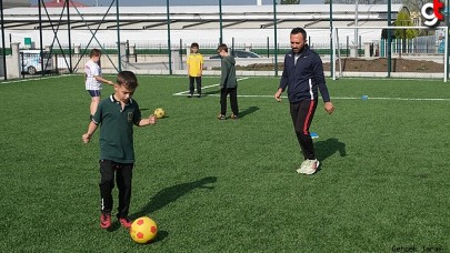 Tekkeköy’de öğrencilere futbol eğitimi