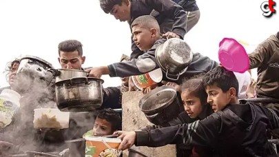 Gazze'de insanlar hayvan yemleriyle kendilerine yemek yapıyor