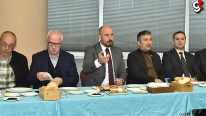 Tekkeköy Belediye Başkanı Hasan Togar muhtarlarla omuz omuza