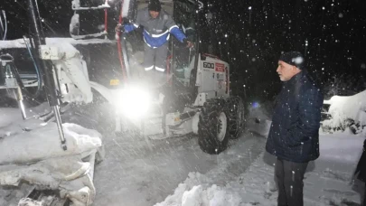 Canik'te Karla Mücadele Hız Kesmeden Sürüyor