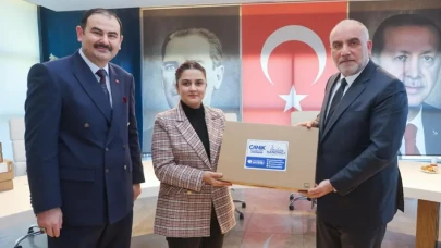 Başkan İbrahim Sandıkçı’dan Öğretmenlere Laptop Hediyesi