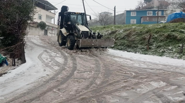 Samsun İlkadım'da Kar Yağışı İş Makinaları İle Temizlendi