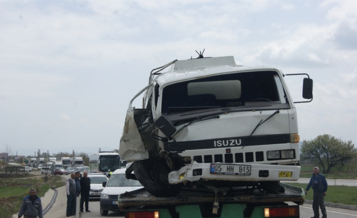 Amasya'da akaryakıt yüklü tanker devrildi: 1 yaralı