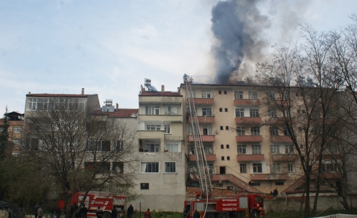 Vezirköprü'de çatı yangını