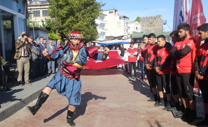 Kürek çekerek Samsun'a geliyorlar