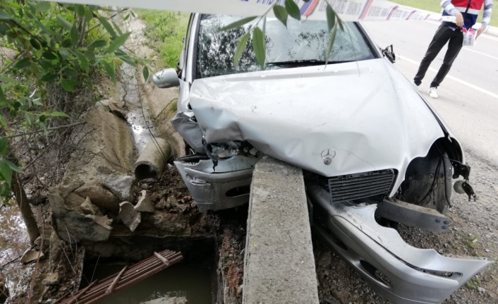 Amasya'da otomobil su kanalına çarptı: 1 ölü