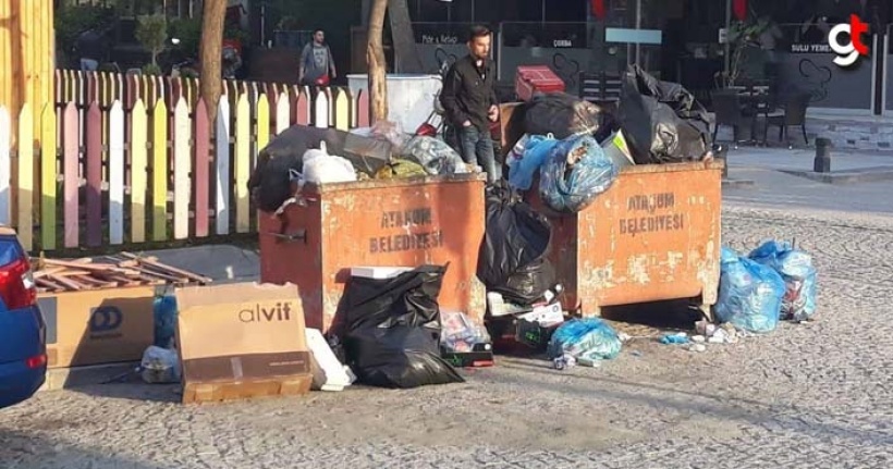 Atakum'da Toplanmayan Çöpler Koku Yapıyor