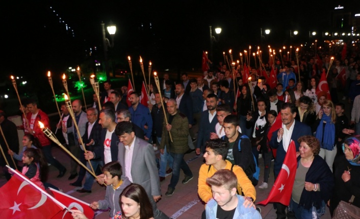 Çarşamba'da fener alayı düzenlendi