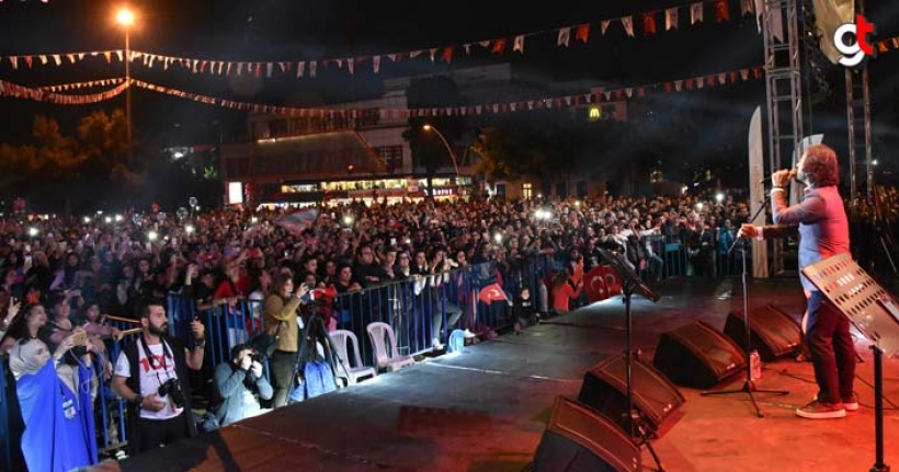 Samsun'da Fettah Can Konser Verdi