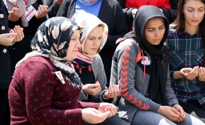 Trafik kazasında şehit olan polisin cenazesi defnedildi