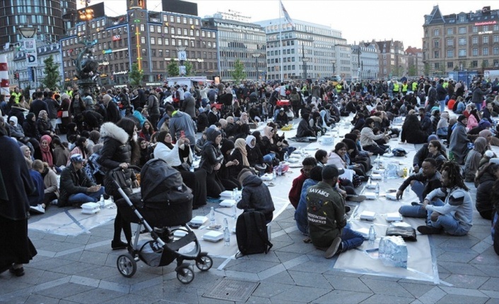 Danimarka'da iftar yapan Müslümanlara saldırı, Kur'an-ı Kerim'i yaktılar