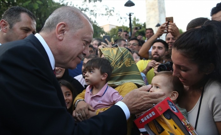 Cumhurbaşkanı Erdoğan Sultanahmet'te vatandaşlarla buluştu