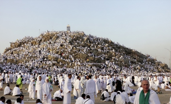 Hacı adayları Arafat'ta