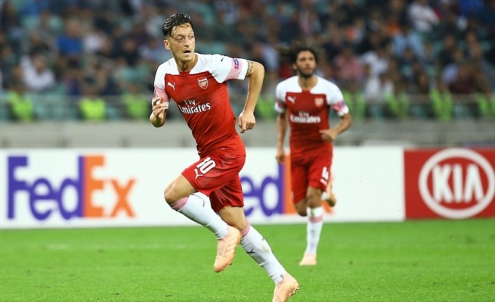 Mesut Özil 'güvenlik' gerekçesiyle kadro dışı