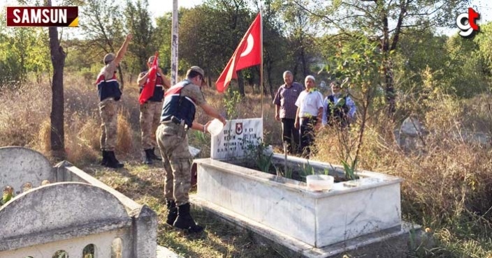 Jandarma, Vezirköprü'de şehit mezarına bakım yaptı