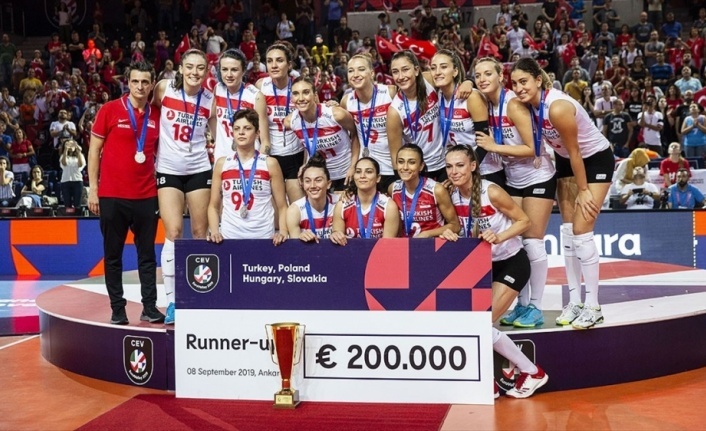 Türkiye voleybolda Avrupa ikincisi