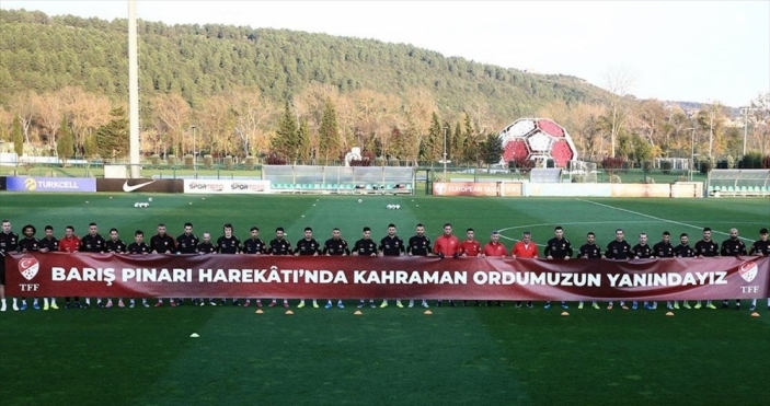 A Milli Futbol Takımı'ndan Mehmetçik'e destek