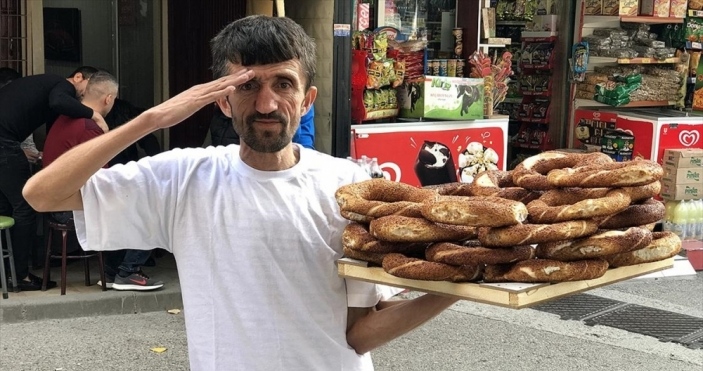 'Simitçi Erkan' iki günlük gelirini Mehmetçik Vakfına bağışladı