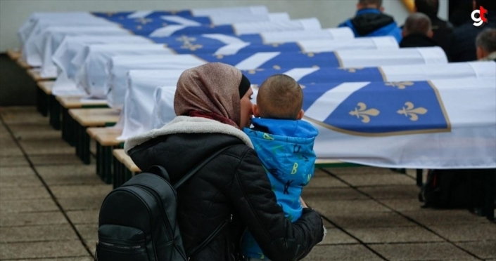 Bosna'daki savaşta öldürülen 12 Boşnak 27 yıl sonra toprağa verildi