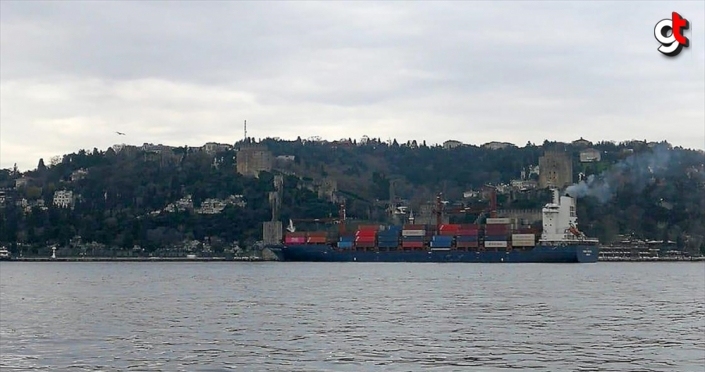 Yük gemisi İstanbul Boğazı'nda karaya oturdu